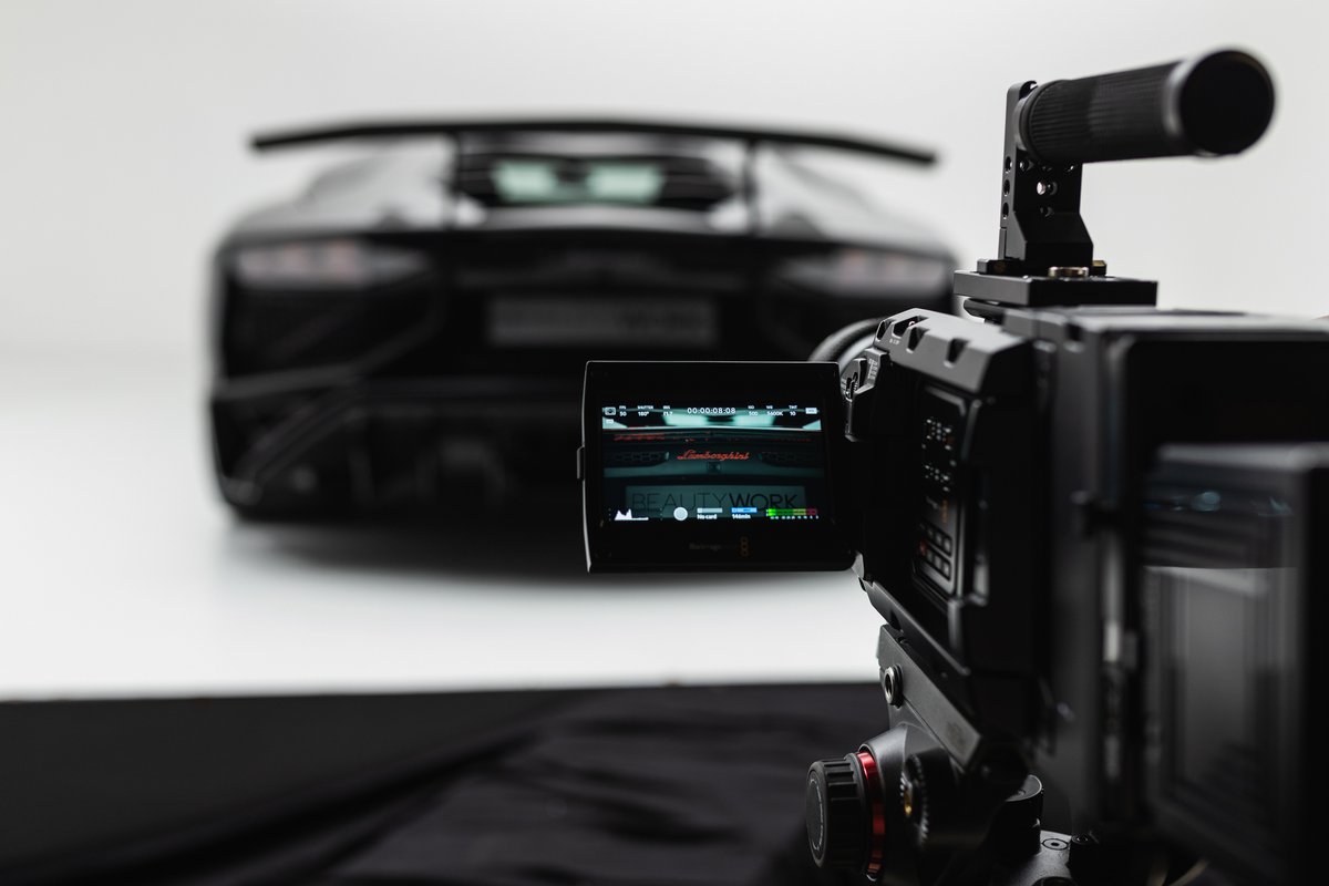 Film produktowy 4K — automotive beauty studio